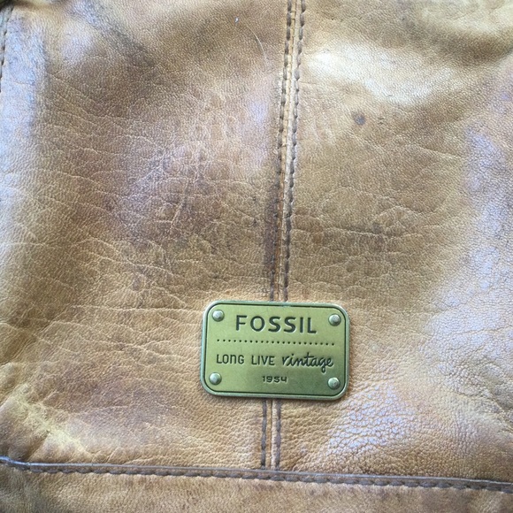 Fossil Distressed Leather Crossbody Purse - Picture 4 of 7